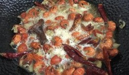 爆料麻辣虾尾的做法视频,视频揭秘家常美味制作过程